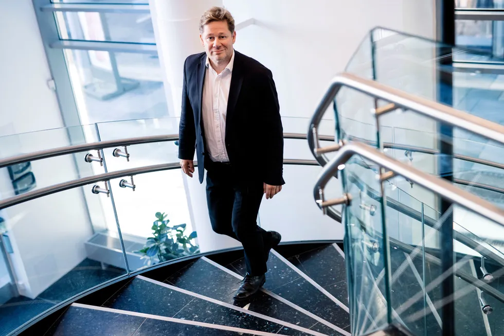 Lars Erik Moen i Danske Invest har til tross for kursfallet ikke opplevd noe særlig kundeflukt fra fondet sitt.