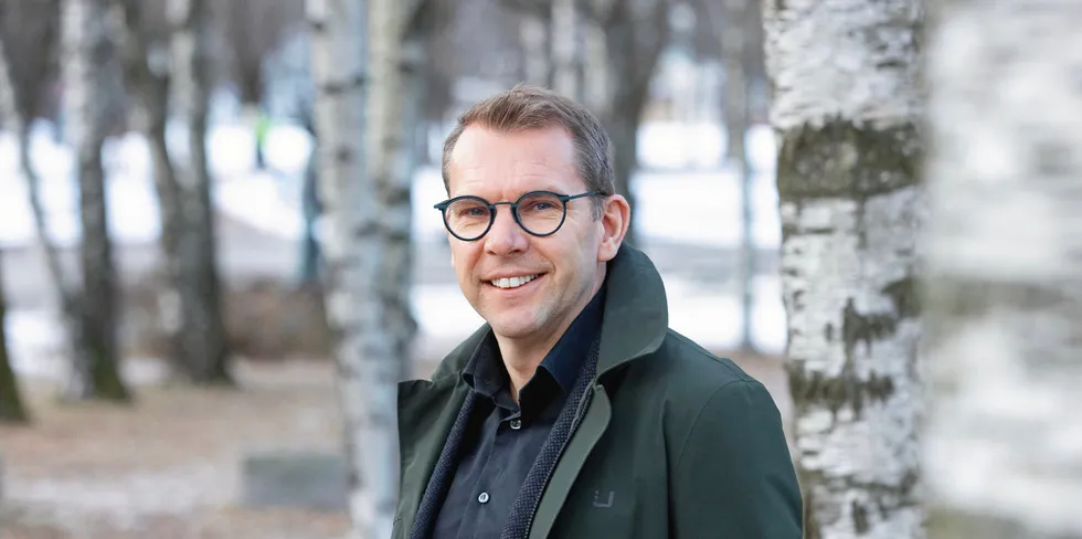 Konsernsjef i Å Energi Steffen Syvertsen fotografert under et profilintervju med Europower i februar 2023.