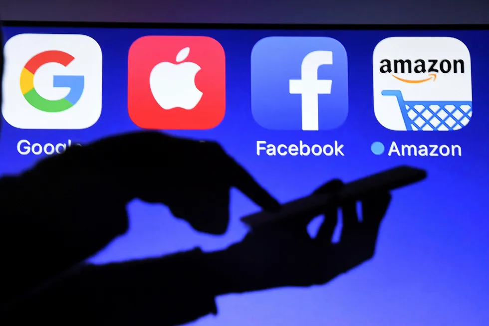 EU vil hente inn tre prosent av omsetningen til Google, Apple, Facebook og Amazon i form av en ny digitalskatt. Foto: Damien Meyer/AFP/NTB Scanpix