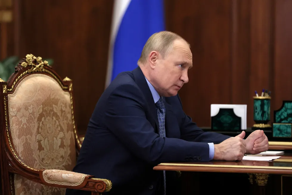 Russlands president Vladimir Putin har besluttet å stanse gassen til Danmark, etter at danskene har nektet for å betale for gassen i rubler.