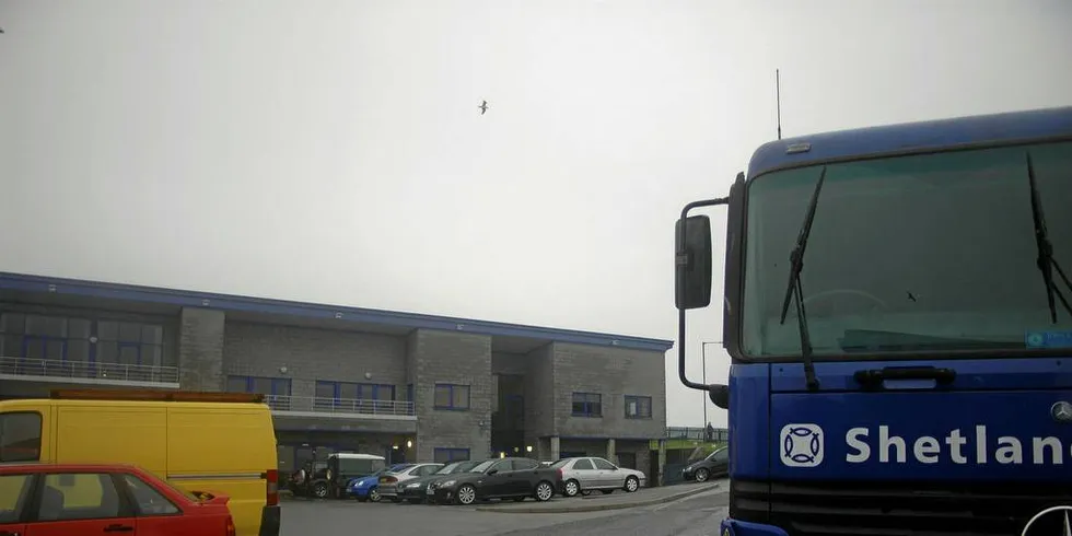 PELAGIA PÅ HANDLETUR: Shetland Catch i Lerwick er et av europas største mottaksanlegg for pelagisk fisk. Arkivfoto: Einar Lindbæk