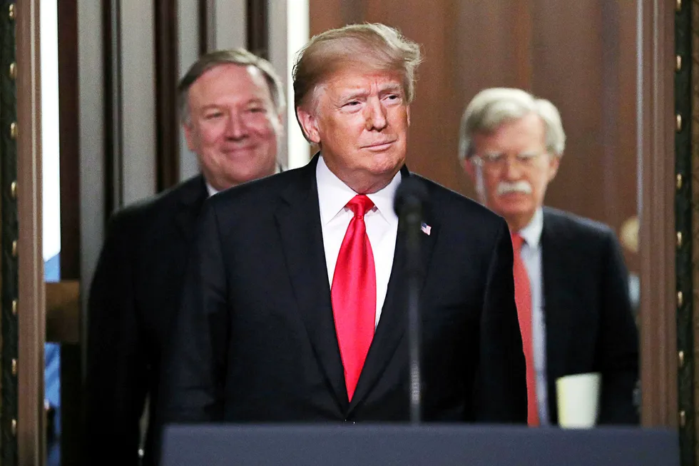 President Donald Trump, utenriksminister Mike Pompeo (til venstre) og nasjonal sikkerhetsrådgiver John Bolton (til høyre) kan måtte håndtere tre kriser om kjernefysiske våpen i løpet av året: en med Nord-Korea, en annen med Iran og en tredje med Russland.