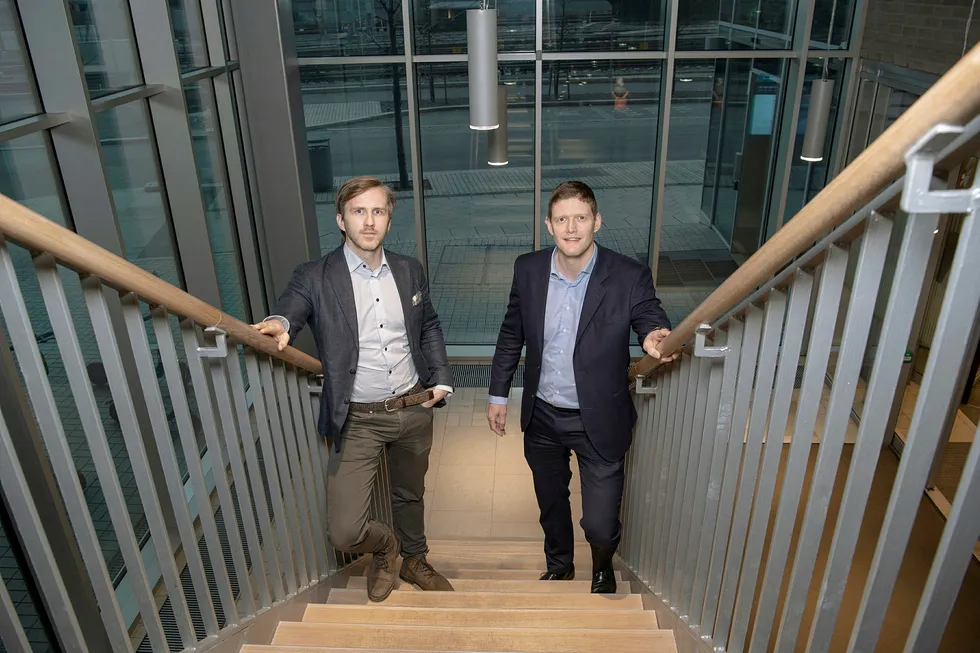 Kredittanalytiker Ole André Kjennerud (til venstre) og Henning Sørlie i DNB Markets. Det har vært rekordår i det nordiske høyrentemarkedet.