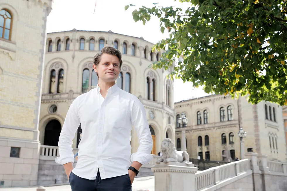 Stortingsrepresentant Peter Frølich (H) ber Oslo kommune børste støv av EØS-kunnskapene sine.