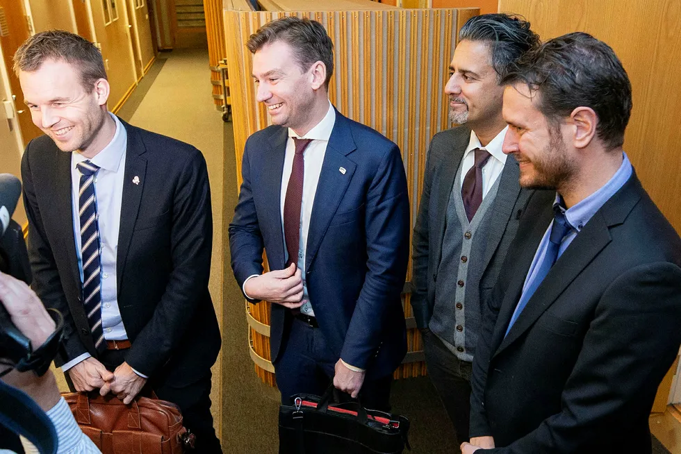 KrF-nestleder og finanspolitisk talsmann Kjell Ingolf Ropstad (til høyre) fikk søndag et nytt tilbud fra regjeringspartienes finanspolitikere Henrik Asheim (H), Abid Raja (V) og Helge André Njåstad (Frp) i forhandlingene om neste års statsbudsjett.