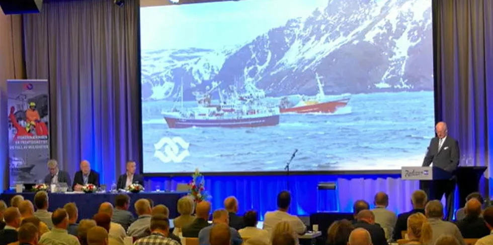 Styreleder Lars Ove Stenevik åpnet årsmøtet til Sildelaget i Bergen i dag.