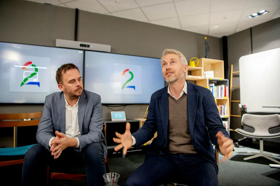 Morten Christoffersen, sjef for Nordisk Film Distribusjon i Norge, og TV 2-sjef Olav T. Sandnes (til høyre) er fornøyd med det nye samarbeidet.