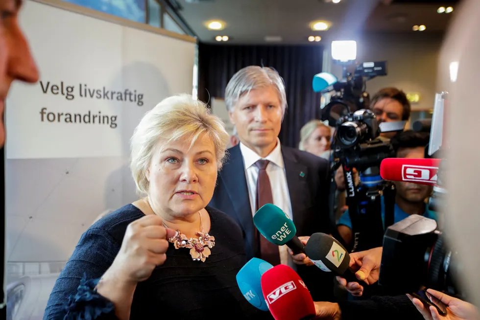 Statsminister Erna Solberg (H) har innkalt til pressekonferanse 20.45 i kveld.