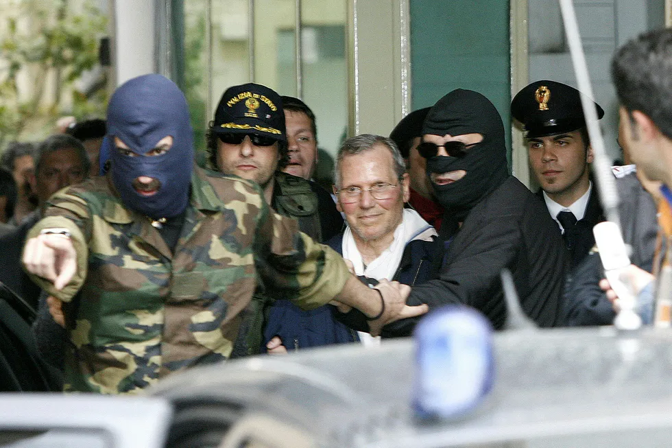 Etter utrolige 43 år på rømmen ble lederen for Cosa Nostra, Bernardo Provenzano, arrestert og satt til å sone flere livstidsdommer. Her fra 2006.