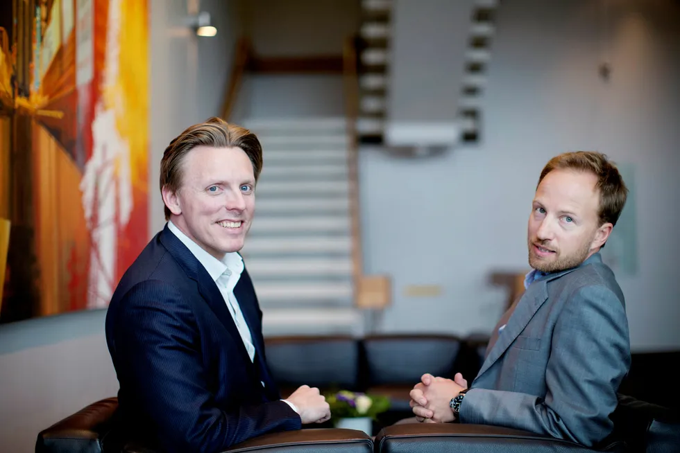 – Vi planlegger å investere mer i våre egne fond, sier toppsjef Christian Sinding i EQT (til høyre). Her med kollega og norgessjef Anders Misund på kontoret i Oslo.