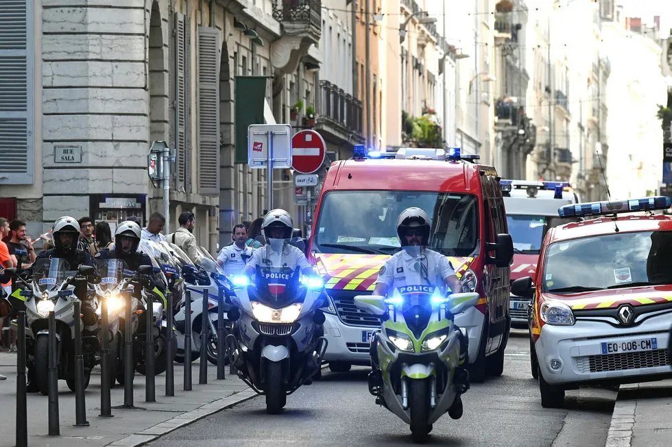 Politiet og nødetatene var raskt på pletten i Lyon.