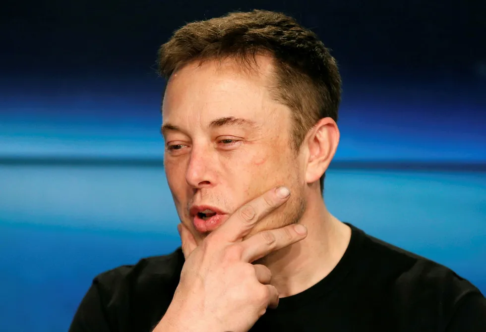 Tesla-sjef Elon Musks oppførsel på telefonkonferansen onsdag kveld blir beskrevet som bisarr av amerikanske medier. Foto: JOE SKIPPER