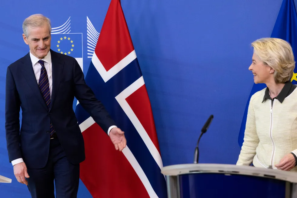 Slik så det ut da statsminister Jonas Gahr Støre møtte Europakommisjonens president Ursula von der Leyen i Brussel i fjor. Nå kommer EU-sjefen til Oslo.