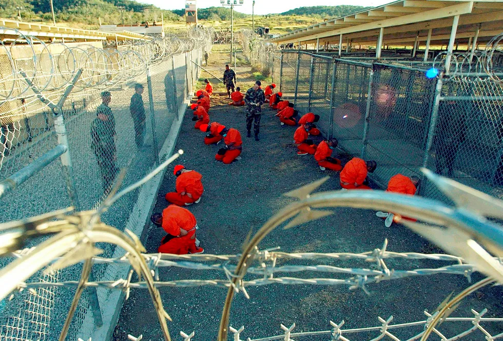 Bilde fra Guantanamo-fengselet på Cuba i 2002. Barack Obama ville stenge fengselet, men lykkes ikke i sin presidenttid. Foto: HANDOUT/Reuters/NTB scanpix