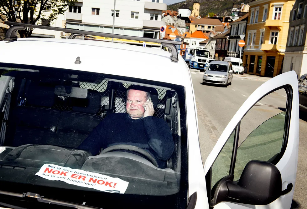 Trym Aafløy i bompengepartiet Folkeaksjonen nei til mer bompenger Bergen blir nedringt av journalister. Nå leder han på meningsmålingene det nest største partiet i Bergen.