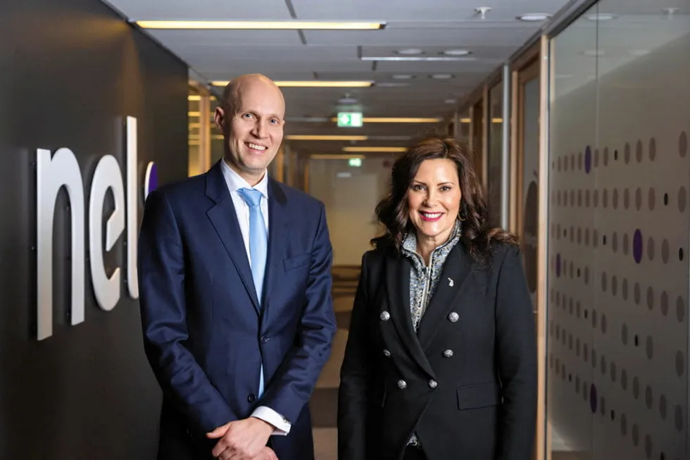 Nel CEO Håkon Volldal with Michigan governor Gretchen Whitmer at the company's Oslo headquarters in 2023.