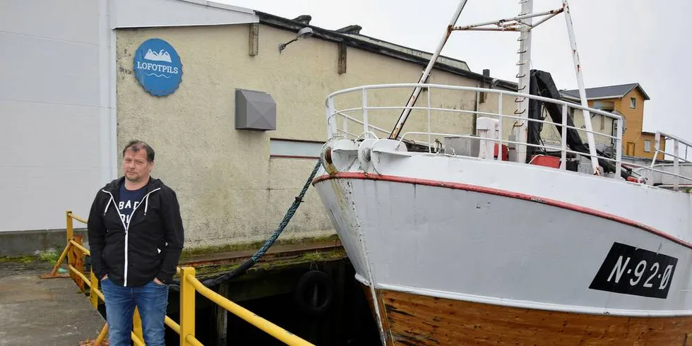 SKADET: Helmod Jørgensen på «Skolmen» skadet seg på fiskefeltet, men fikk ikke skaden godkjent som yrkesskade hos forsikringsselskapet og gikk sykmeldt uten å få dekning for tapte lottinntekter.Foto: Frank Einar Iversen