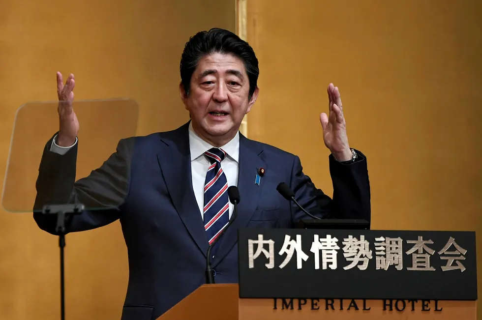 Statsminister Shinzo Abes regjering vil bruke 43,6 milliarder dollar på forsvaret fra skatteåret som begynner i april. Foto: TOSHIFUMI KITAMURA