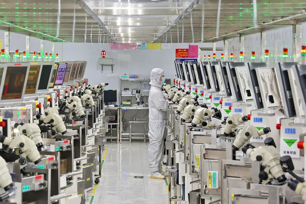 USA begrenser systematisk Kinas tilgang til avansert teknologi. Kina svarer med å satse stort på utvikling av for eksempel billige mikrochiper.