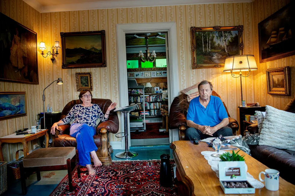 Inger Thronsen og mannen Steinar Thronsen har sittet i flere år og ventet på at staten skal komme med et bud på huset deres.