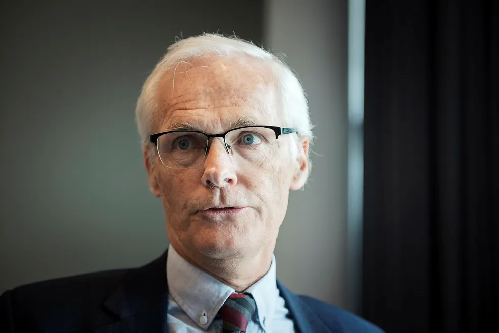 Konkurransedirektør Lars Sørgard mener forslaget til ny bokavtale ikke er bra for kundene.