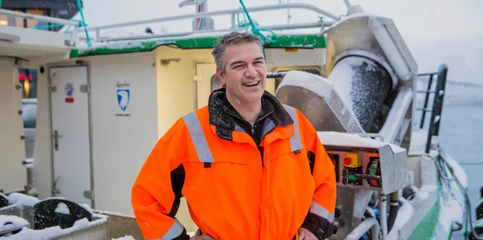 Fiskere og tidligere ordfører i Karlsøy kommune, Bent Gabrielsen, er fornøyd med at sporing- og rapporteringskravet utsettes. Foto: Marius Fiskum