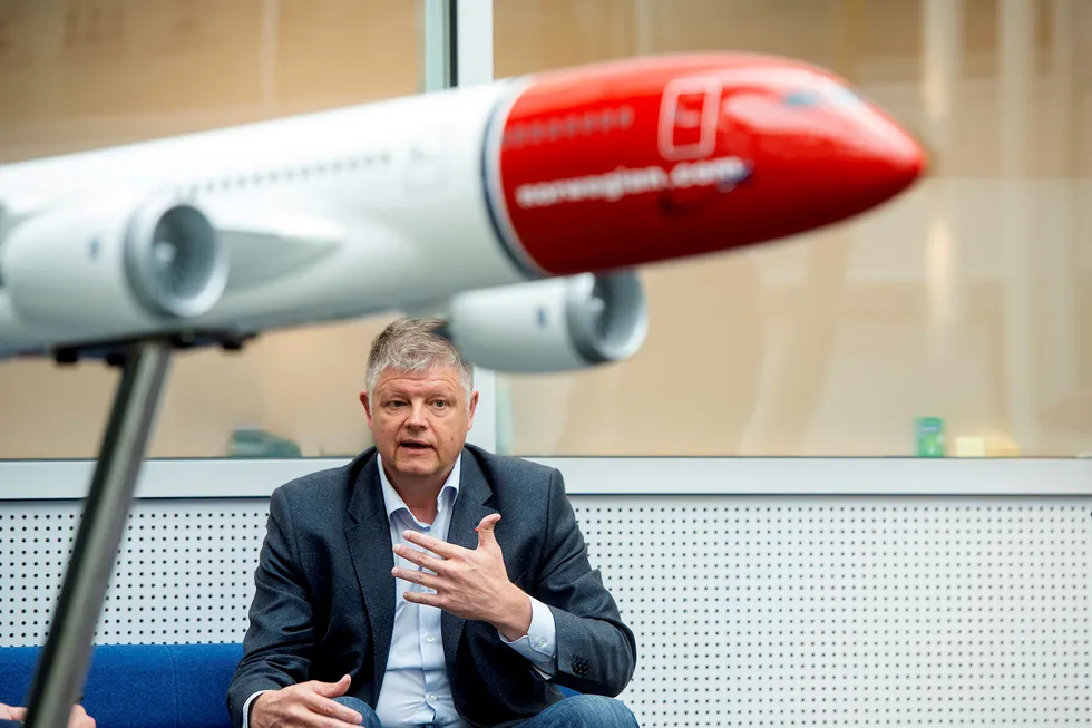 Flyselskapet Norwegian, her ved toppsjef Jacob Schram, skroter nå den manuelle refusjonsordningen som har ført til at kunder har måttet vente i flere måneder på å få pengene tilbake.