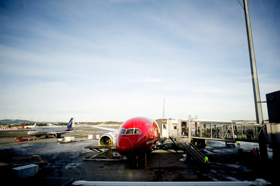 Norwegians langdistansefly Boeing 787 Dreamliner er på vei ut av flåten, og nå er selskapet nær ved å få med seg eierne av flyene på en avtale om kutt i gjeld og et lite økonomisk utbytte. Her fra Oslo lufthavn.