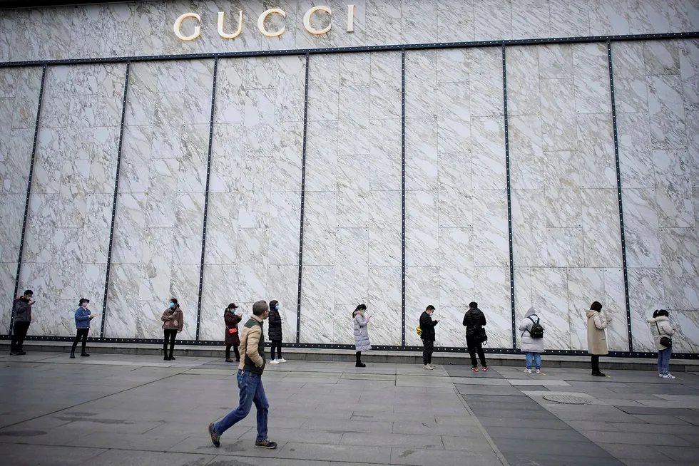 Kinesiske forbrukere er klar til å bruke penger på seg selv igjen og flokker til kjøpesentre. De europeiske luksusmerkene Louis Vuitton og Gucci opplever omsetningsvekst.