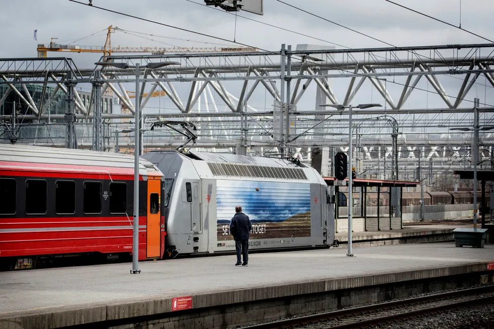 Jernbaneverket, dagens Bane Nor, får kritikk for styring av innleide konsulenter i en revisjonsrapport som er unntatt offentlighet. Foto: Fredrik Bjerknes