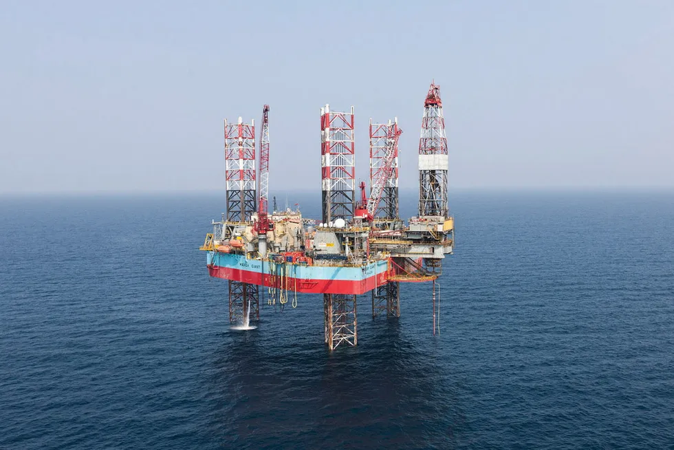Riggselskapene Noble og Maersk Drilling har inngått avtale om å sammenslå selskapene.