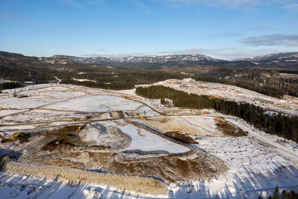 Bærekraften til et datasenter står og faller med varmegjenvinningen, skriver Petter Egil Røkke og Bjørn Rønning. Illustrasjonsfoto: Googles nye datasenter bygges på Gromstul utenfor Skien i Telemark.