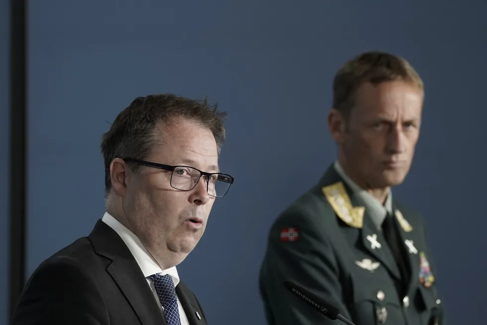 Forsvarsminister Bjørn Arild Gram (Sp) og forsvarssjef Eirik Kristoffersen blir fort sinker i Nato.