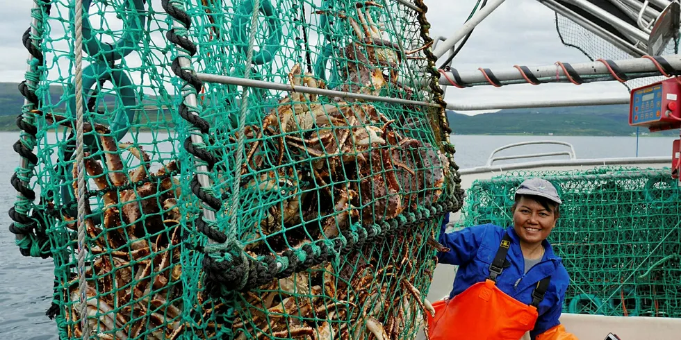 HELE FYLKET: Kongekrabber kan fra neste år fiskes av alle sjarker i Finnmark etter at Stortinget behandlet saken i dag. Krabbeposen må dermed deles på over 200 flere båter.