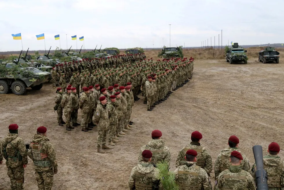 Ukrainske luftforsvarsstyrker på øvelse i forrige uke. Det er russisk misnøye med våpensalg til Ukraina, Nato-øvelser i Svartehavet og at flere vestlige land trener ukrainske militære, skriver artikkelforfatteren.