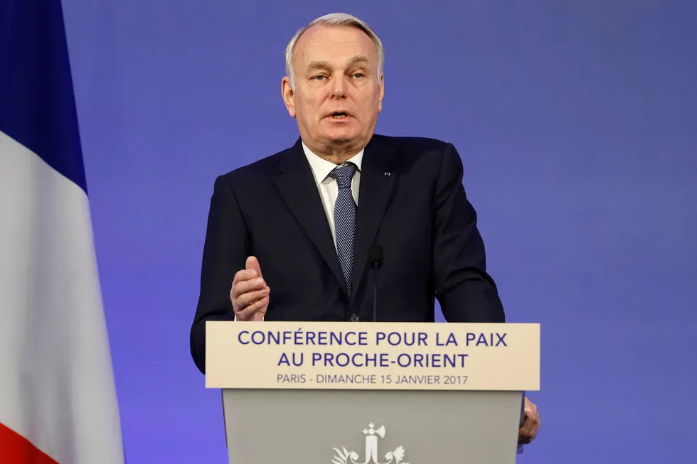 Frankrikes utenriksminister Jean-Marc Ayrault var søndag vert for en internasjonal fredskonferanse for Midtøsten. Foto: Thomas Samson