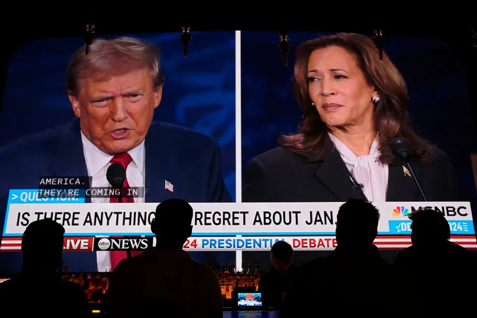 Donald Trump og Kamala Harris under tv-debatten i Philadelphia.