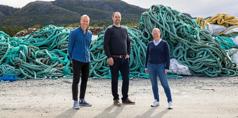 Tormod Steen t.v. og Trude Giskås er to av de fire nyansettelsene i Oceanize. Her sammen med daglig leder Øyvind Sandnes.