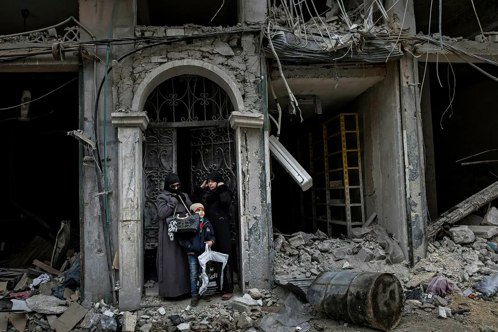 Vinnerbildet «Ruinliv». Aleksander Nordahls bilde av familien i Aleppo ble årets bilde i 2016. Foto: Aleksander Nordahl