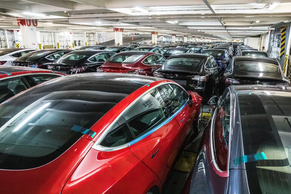 Her en bilfrakter full av Teslaer som kom til Norge i 2019.