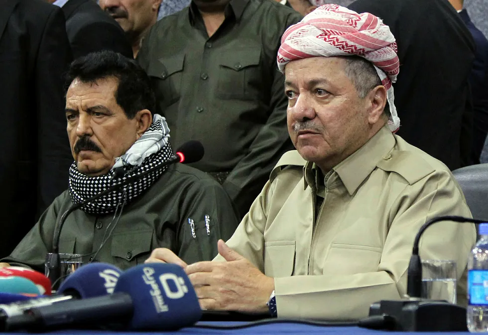 Kurdistans største opposisjonsparti ber president Massud Barzani (til høyre) og hans stedfortreder Kosrat Rasul (til venstre) om å trekke seg. Foto: Marwan Ibrahim/AFP photo/NTB scanpix