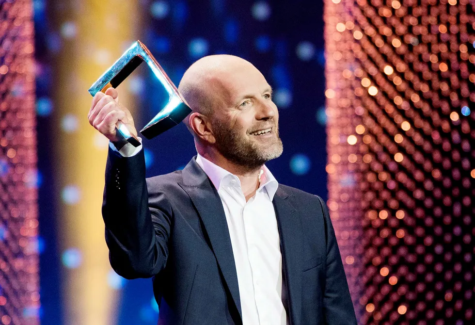 Bård Tufte Johansen fikk prisen for beste mannlig programleder under Gullruten 2018 i Grieghallen i Bergen. Aksjeinvesteringene går ikke like bra.