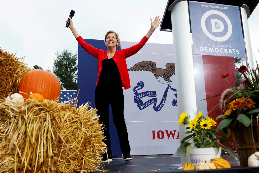 Senator Elizabeth Warren har tatt ledelsen på meningsmålingene i Iowa. Her på et valgmøte i Polk County i Iowas delstatshovedstad Des Moines nå i helgen.