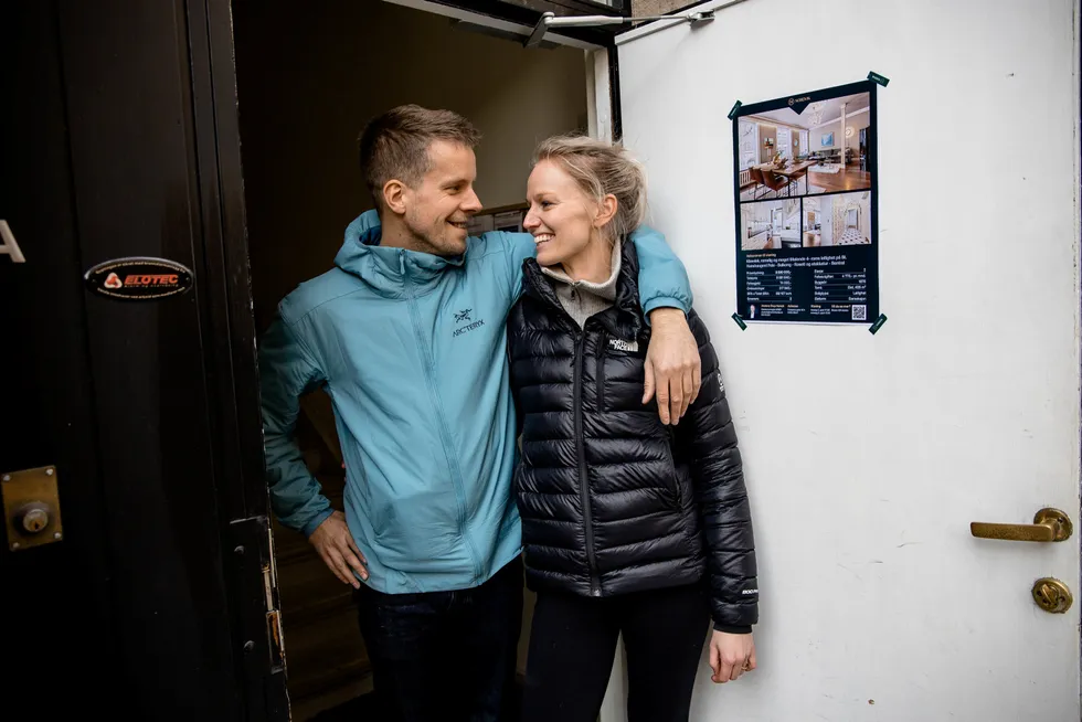 Ole Martin Pettersen og Marianne Skaar på boligvisning på St. Hanshaugen i Oslo.