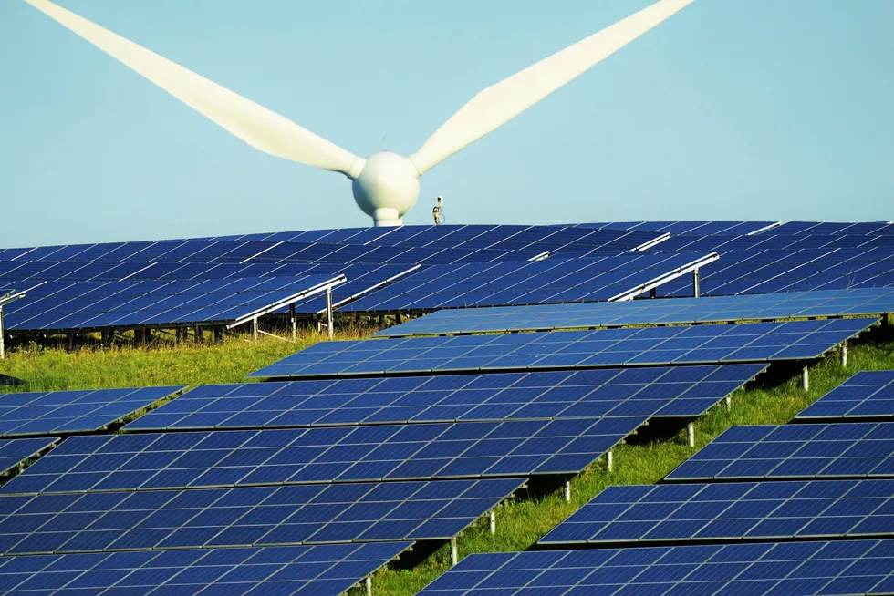 US Q3 clean energy instals surge as solar and storage leave wind in the ...