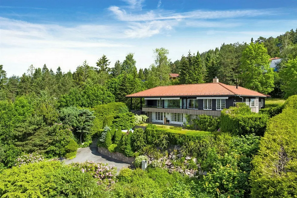 Egil Stenshagens villa i Holmenkollen gikk for drøyt seks millioner kroner over prisantydning. Foto: Sem og Johnsen Eiendomsmegling