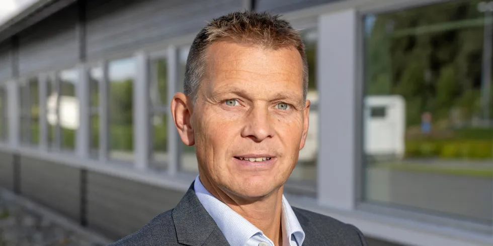 Daglig leder i Finnås Kraftlag mister kunder fordi de ikke har tilgang til å selge de nye fastprisavtalene fra de store kraftprodusentene.