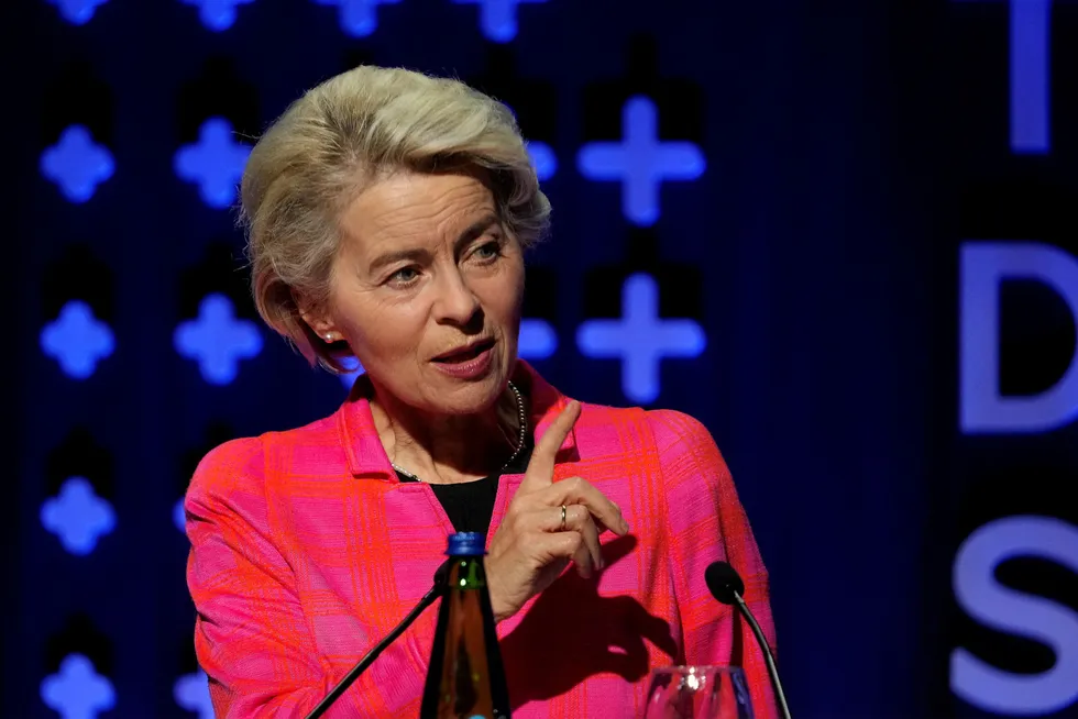 Europakommisjonens president Ursula von der Leyen har en uke på å løse opp i EUs gassfloker.
