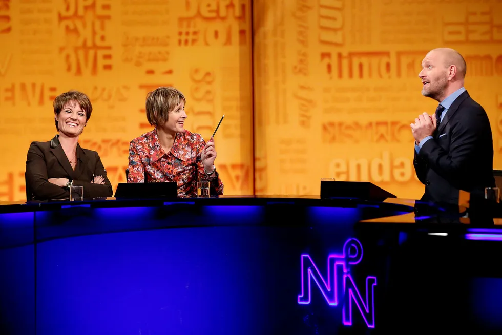 Pernille Sørensen (fra venstre), Linda Eide og Bård Tufte Johansen i Nytt på nytts studio. Foto: Anne Liv Ekroll