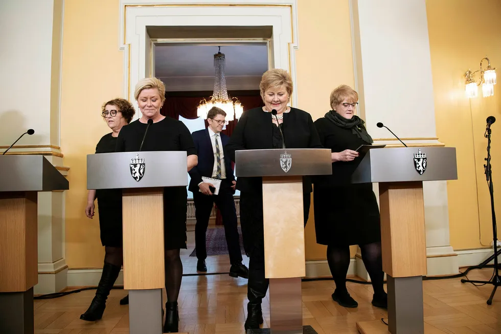 Helt trønderfri er Erna Solbergs nye regjering ikke. Venstre-leder Trine Skei Grande (til høyre) er riktignok innvalgt fra Oslo og definitivt blitt en Oslo-representant. Men hun kommer fra Overhalla nord i Trøndelag. Fra venstre: Olaug Bollestad (KrF), Siv Jensen (Frp), statsminister Erna Solberg (Høyre).